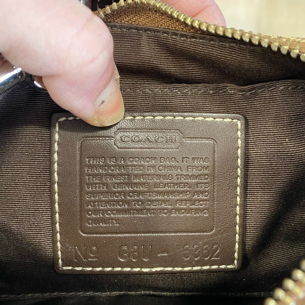 Not real coach - Picture 3 of 3